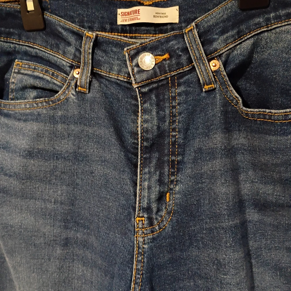 Signature Levi Strauss Jeans Womens 10 W30 Blue Mid Rise Boyfriend Cuffed Crop - Picture 3 of 10